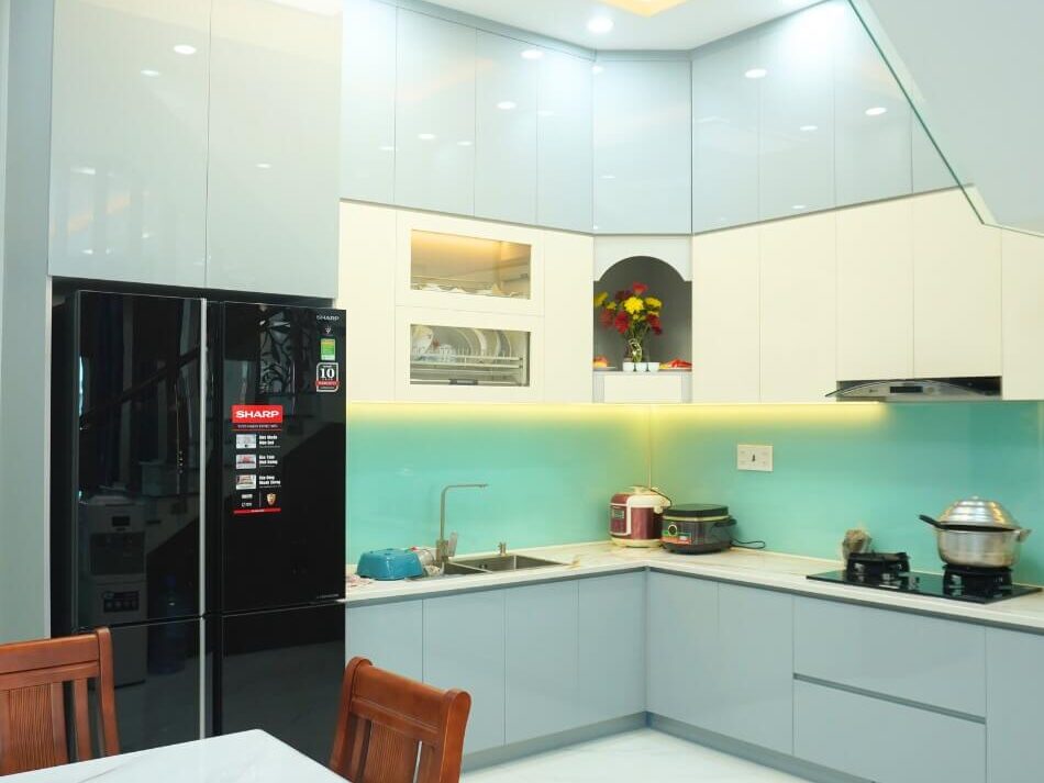 Mẫu Tủ Bếp MDF Phủ Acrylic Sang Trọng, Giải Pháp Lý Tưởng Cho Bếp Hiện Đại